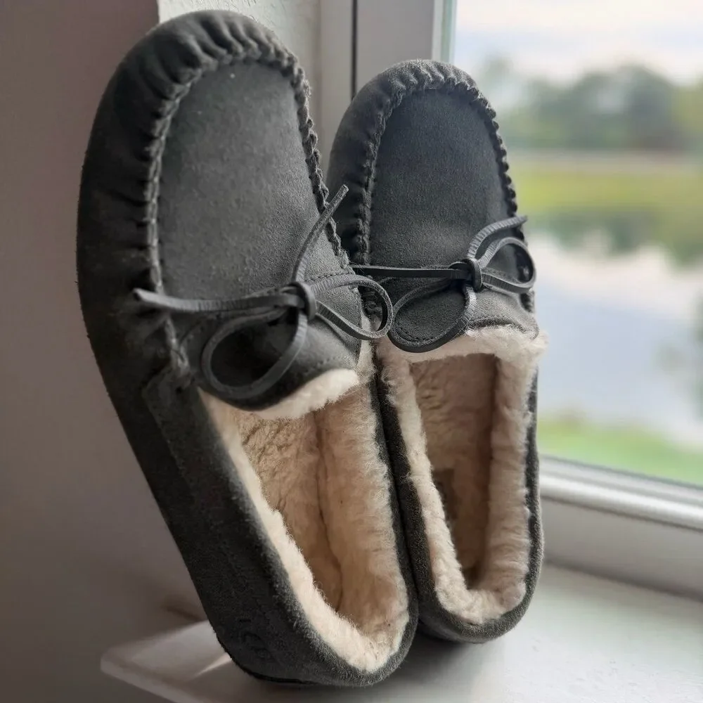 UGG Men’s Corvin Loafer Slippers Size 9 EUC